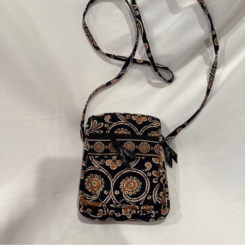 Vera Bradely Crossbody Purse in Retired Cafe Latte Pattern